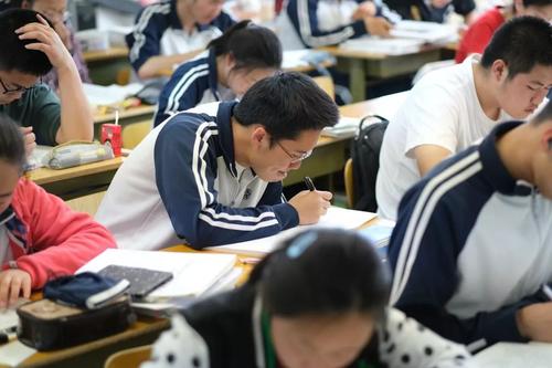 我国2所老三本中的战斗机,不仅升为公*本科办**,新校名还像极了985