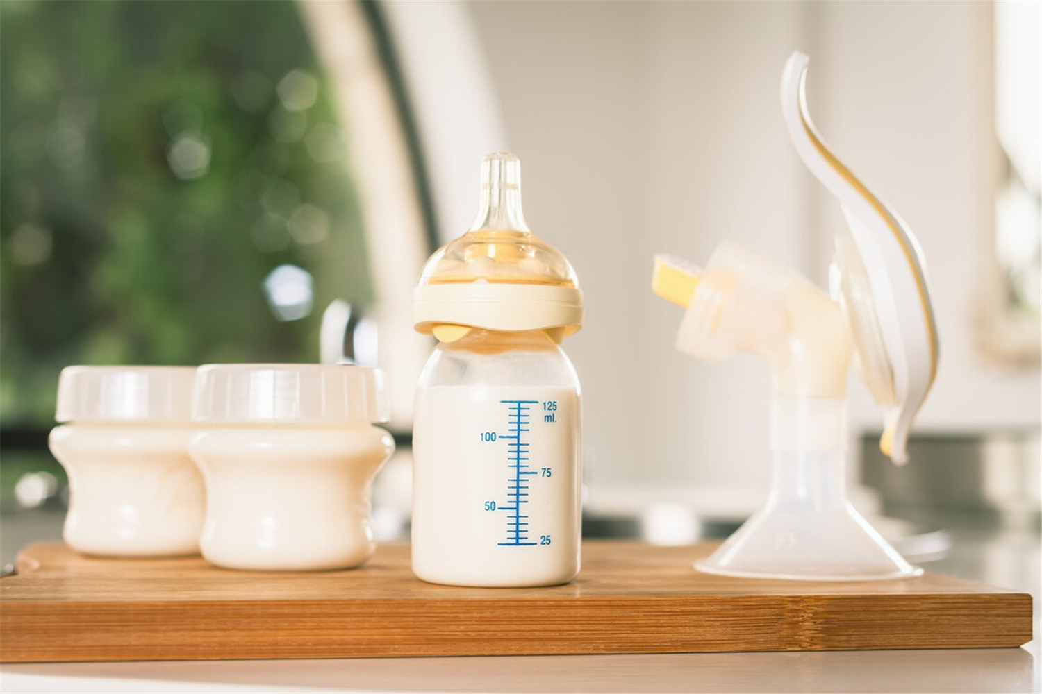 母乳喂养堵奶自救,母乳喂养妈妈最怕的就是堵奶了