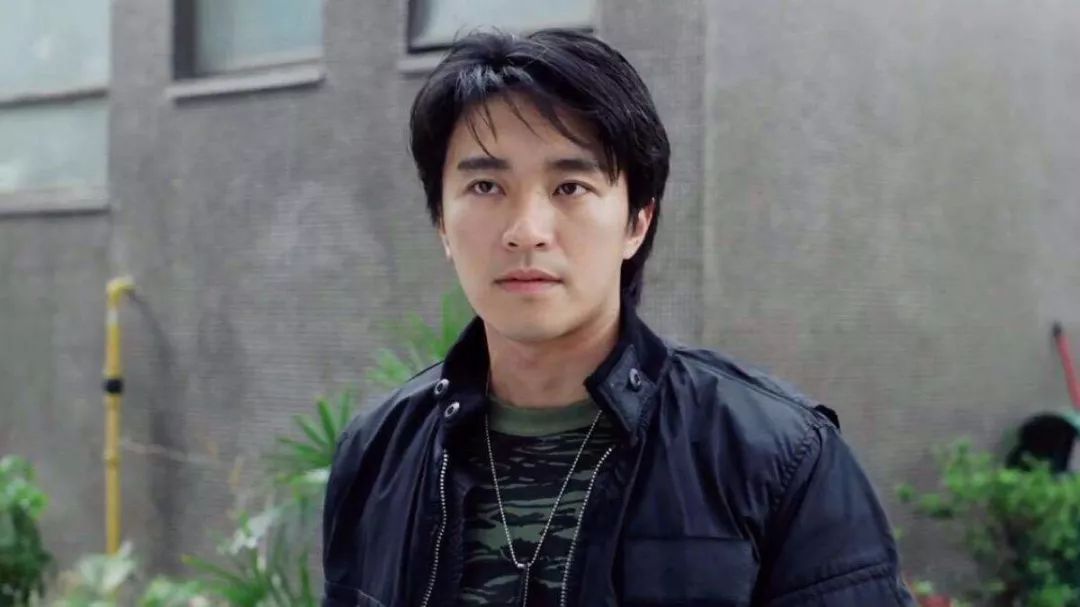 香港十大男神颜值巅峰,盘点80年代香港最火男影星张国荣