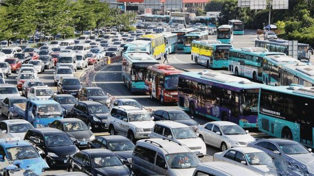 成都公交优化13条线路 (为进一步与市民接驳成都调整公交)