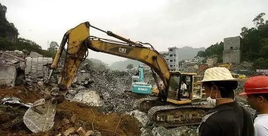 开挖掘机久了会有什么感觉,男生开挖掘机真的很累