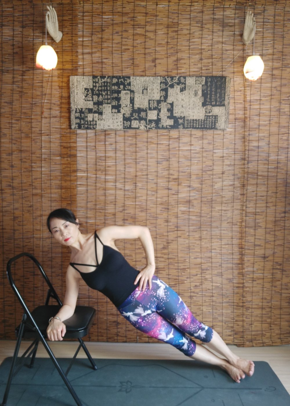 办公室放松肩颈的瑜伽动作,办公室瑜伽体式推荐