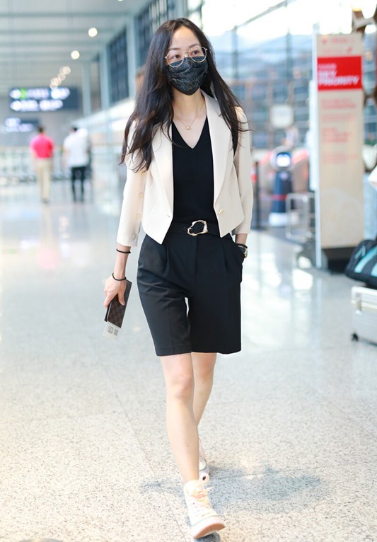 西装短裤当下最火的时髦穿搭,时尚百搭2022西装短裤