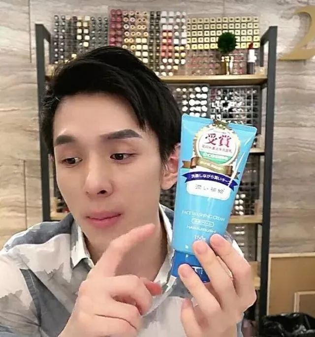 抖音上爆火去螨虫黑头的洗面奶,全网很火男生洗面奶