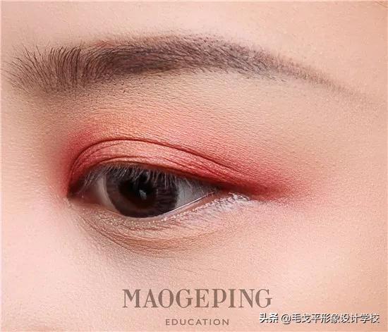 怎么避免眼妆脏,怎样防止眼妆脱落