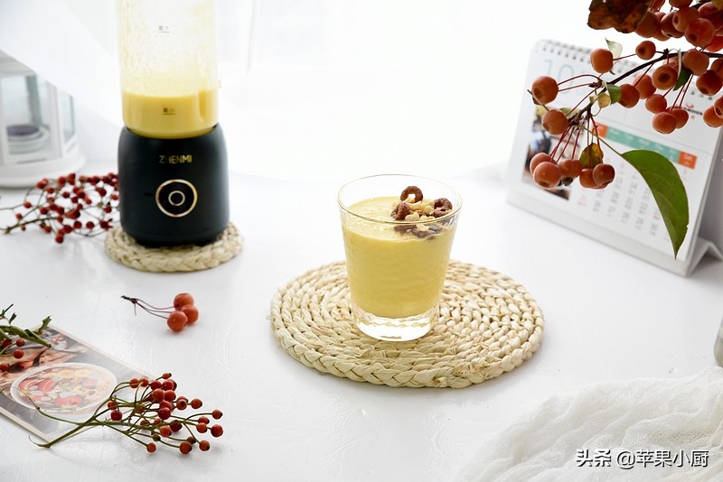 牛奶果汁饮品最简单的做法,天冷喝个鲜果茶