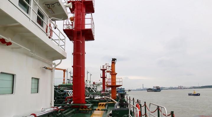 长江船舶洗舱,长江上的船舶怎样洗澡