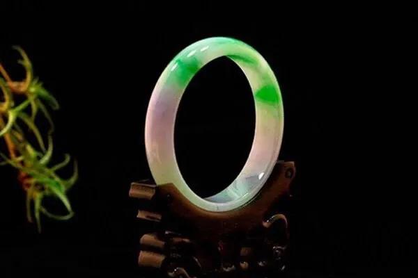 购买翡翠时这三种翡翠要谨慎入手,翡翠三无产品什么意思