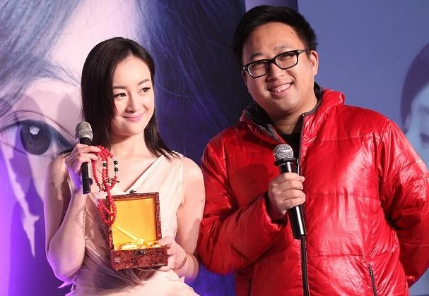 2013年“鳌拜”沈泰在咖啡厅暴打于正：为什么这么对我，你个变态