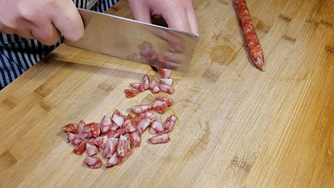 电饭锅焖饭最简单做法,电饭锅懒人焖饭最好吃做法