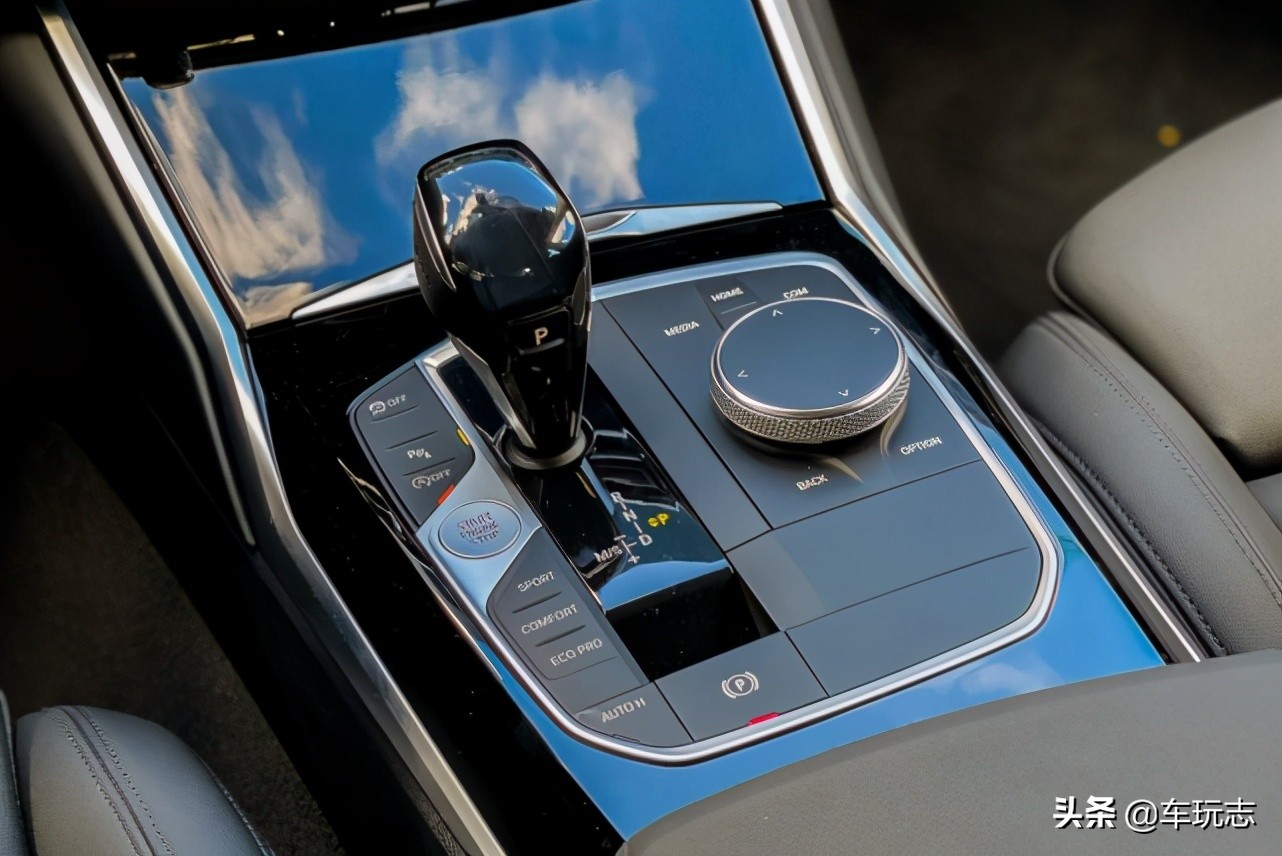 2012宝马318i高配,2017款宝马318i时尚型低配