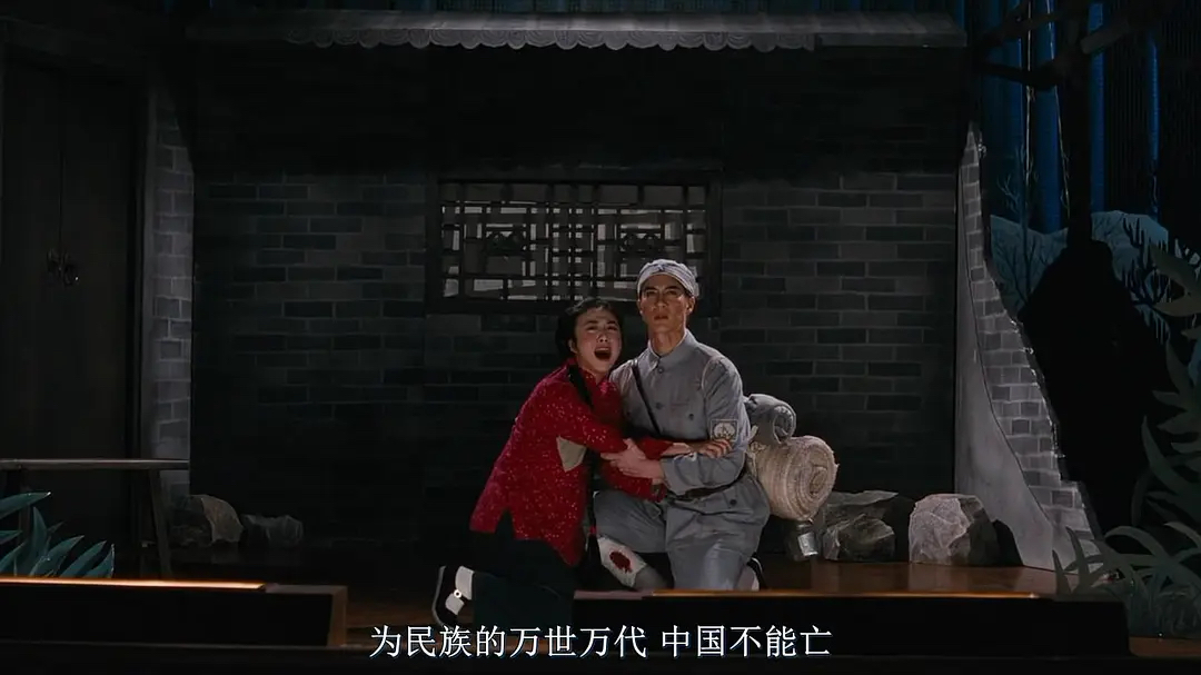 重看《色戒》,四个吸烟镜头,完美诠释出王佳芝的成长与挣扎