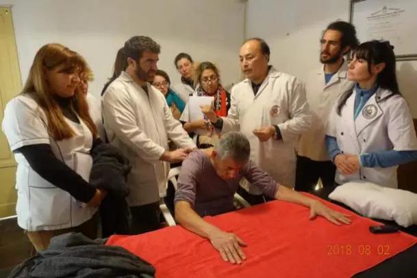 岭南飞针传承人陈秀华教授,岭南非遗针灸手法视频