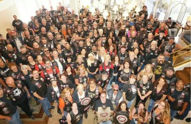 这群花臂壮汉骑哈雷，不收保护费，25年来甘当受欺凌孩子的守护神