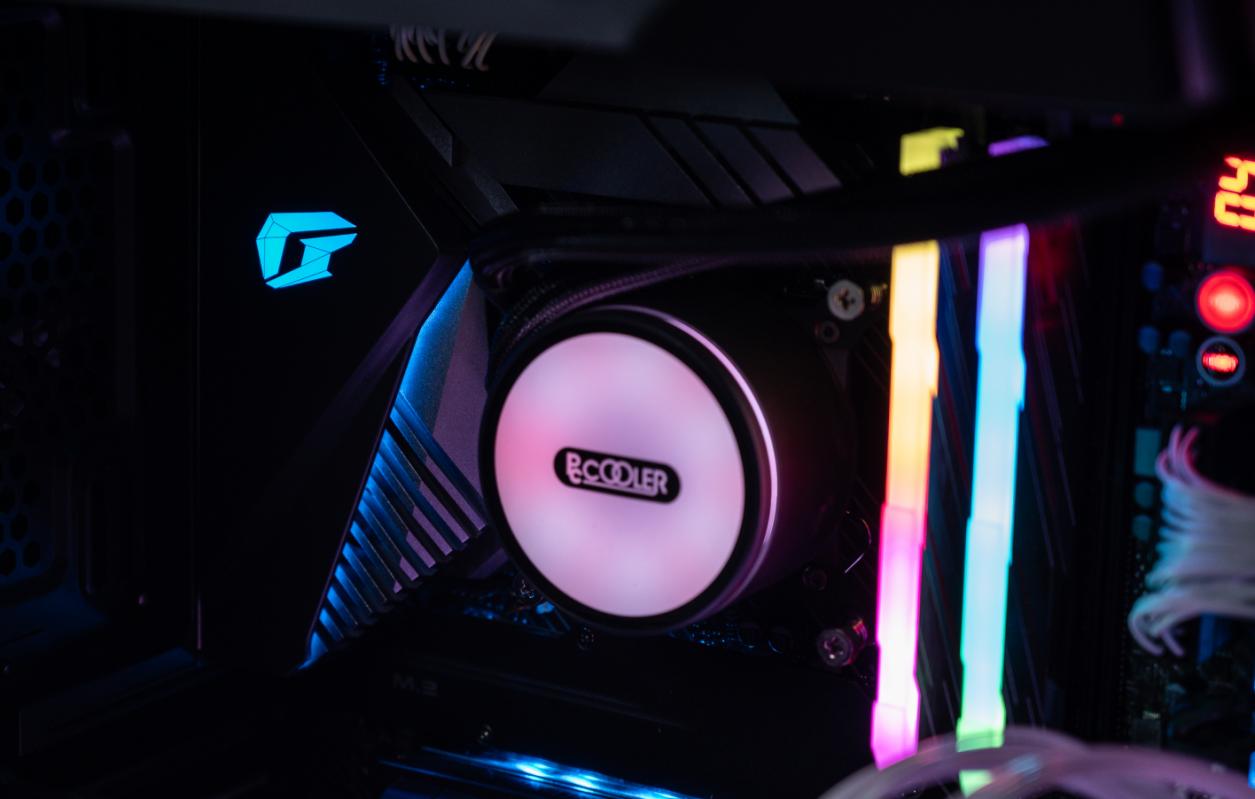 英特尔10代cpu能搭配的主板,英特尔10代cpu是钎焊吗