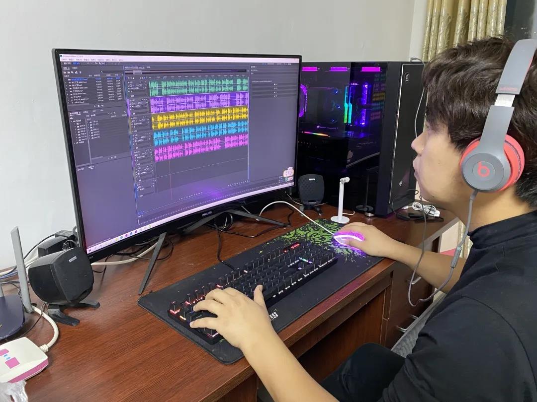 抗击疫情一线的报道,抗疫一线央视主持报道