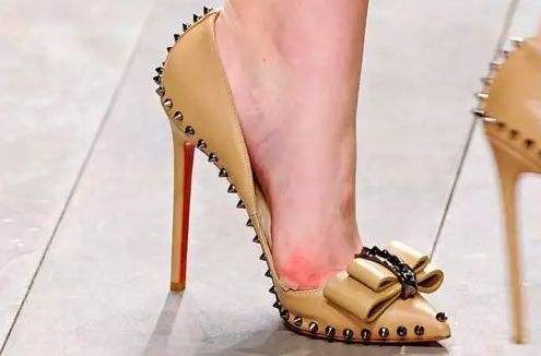 新鞋好看奈何磨脚，来点护手霜保养一番，穿着舒服走路轻便