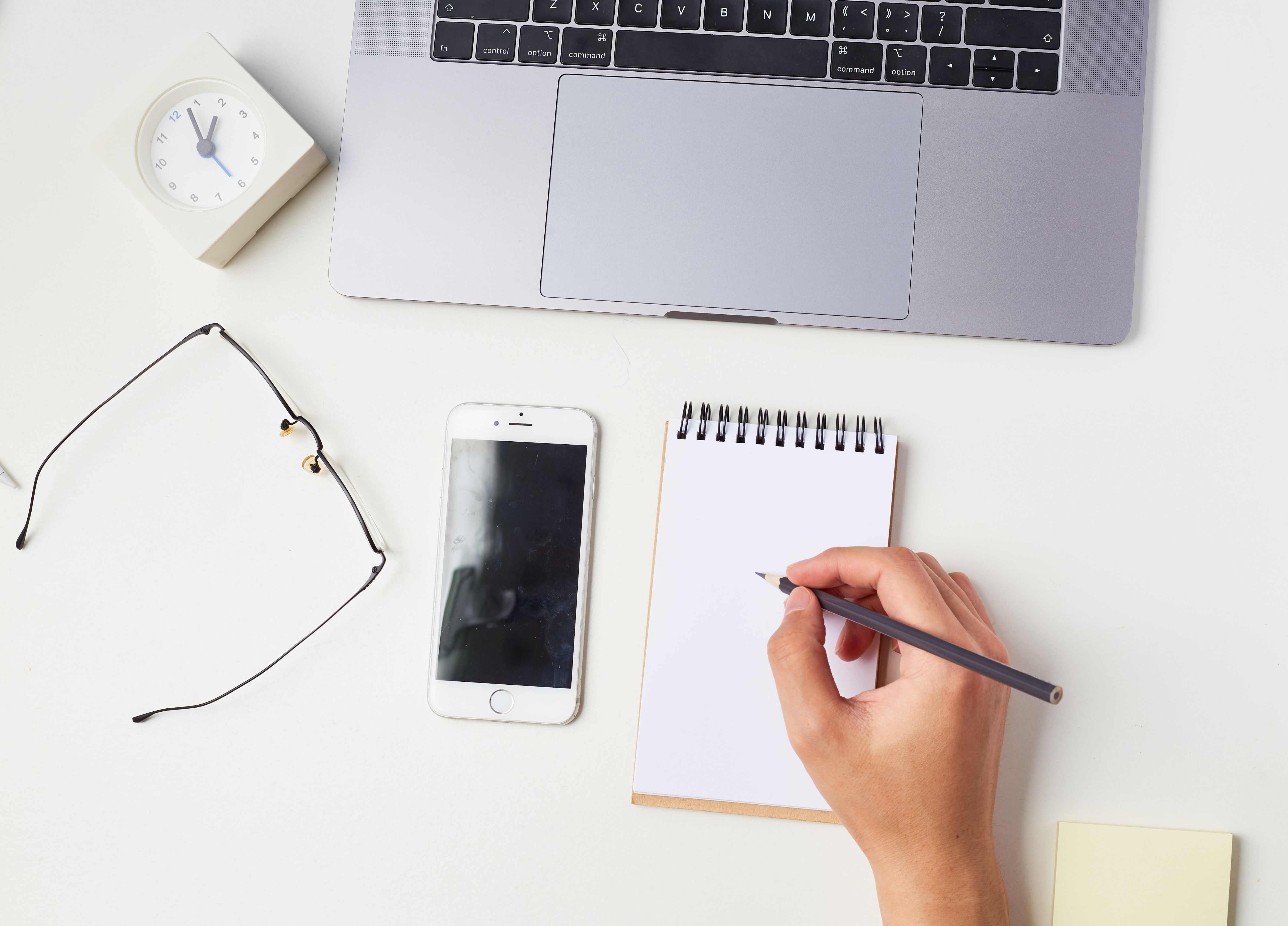 擅自离职没办离职手续社保怎么办,离职不干了交社保怎么办理