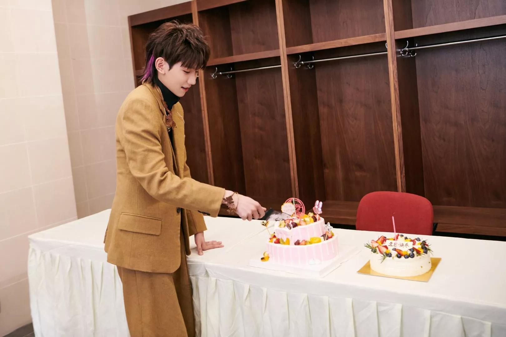 王源的诞生时光纪录片,王源二十岁纪录片