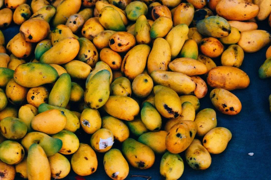 勐龙镇消费扶贫摊位回来啦！地摊经济搞起来