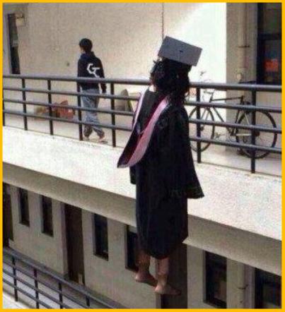 学校底下以前真的是坟场吗,学校操场真的是坟场吗