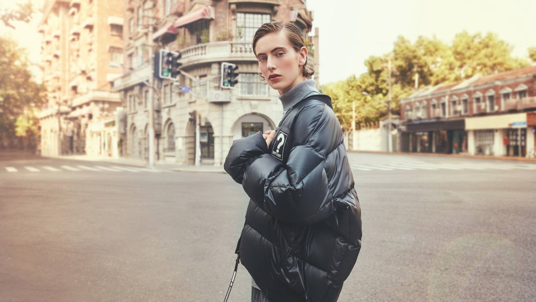 杨幂李宇春出席波司登上海发布会,杨幂和李宇春参加波司登