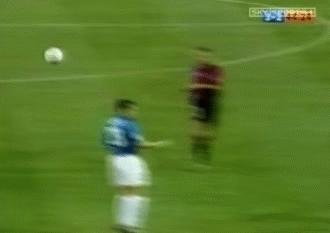 十大逆天倒钩射门,最厉害的十大倒钩破门