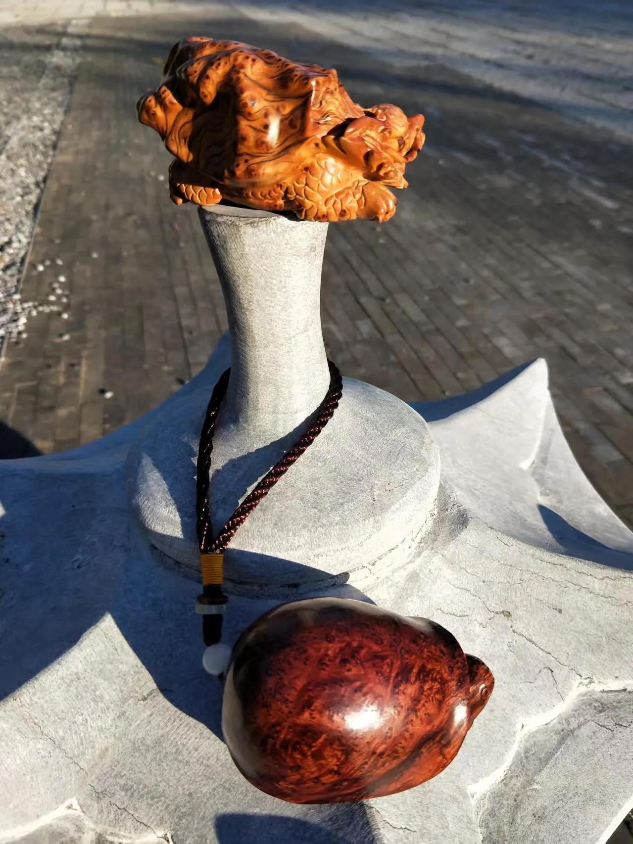 怎么盘玩琥珀木手把件,怎样盘玩榆木把件