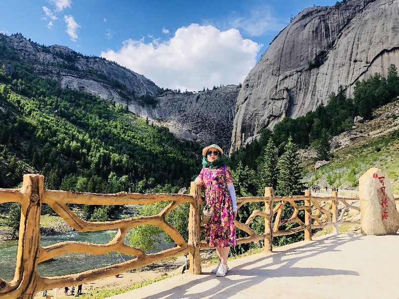 新疆天路可可托海,坐大巴从新疆去哈萨克斯坦