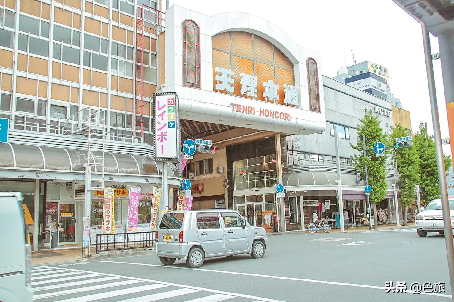 古时一农妇宣称神明附体，创立教会，如今控制了日本的一座城