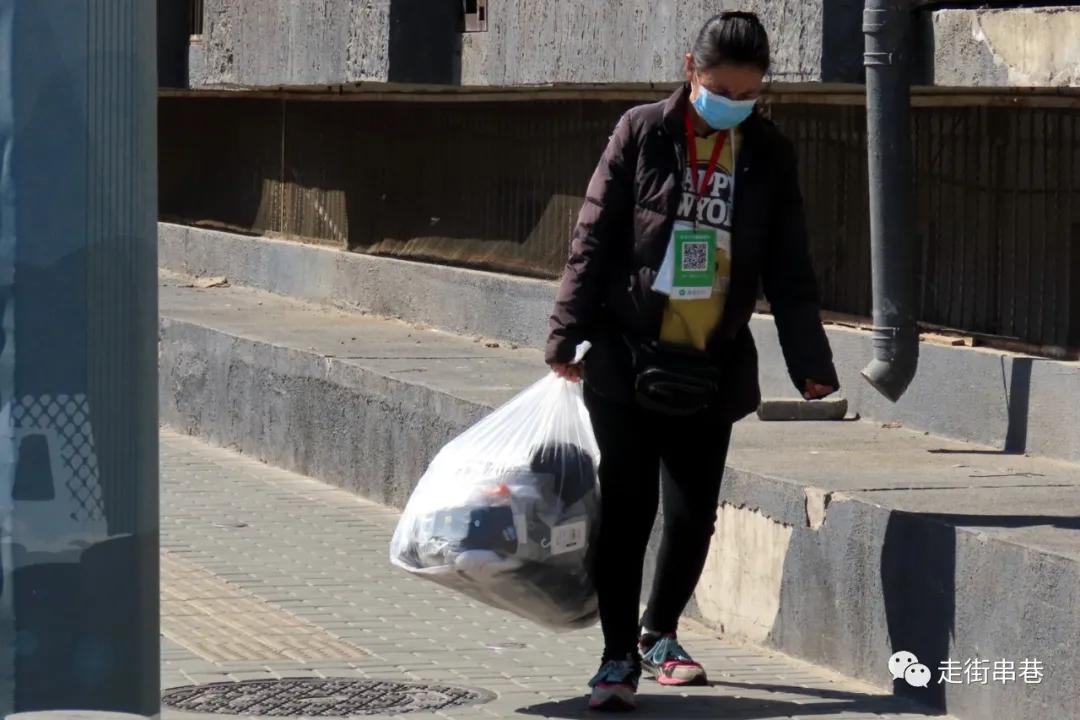 疫情期间还有人摆地摊吗,疫情期间摆摊生活的人