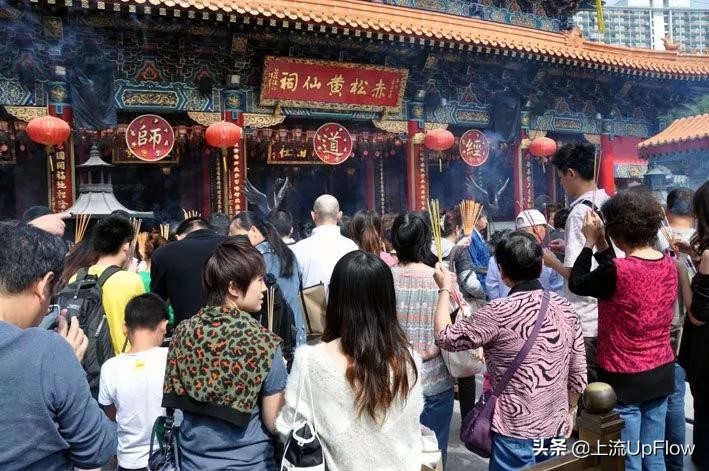 在东北，谁还没个远房亲戚能跳大神儿了？