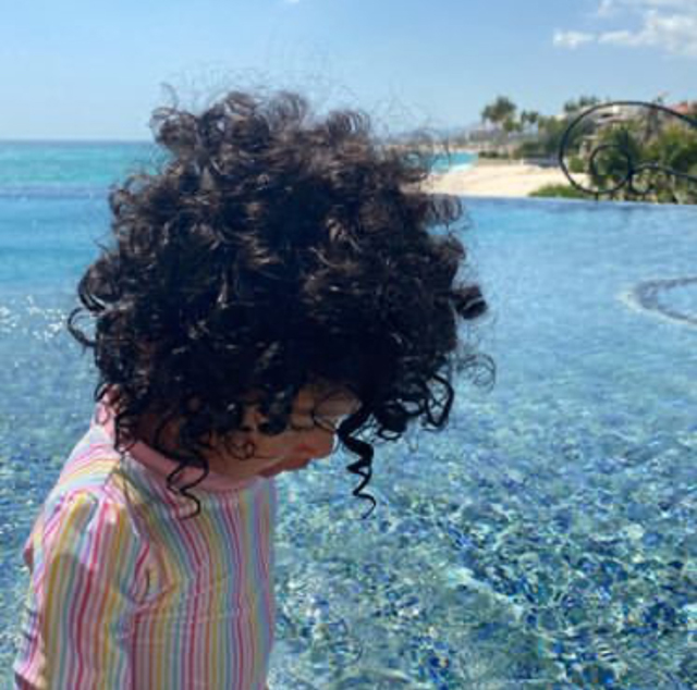 瓦妮莎出去约会,周末瓦妮莎出行