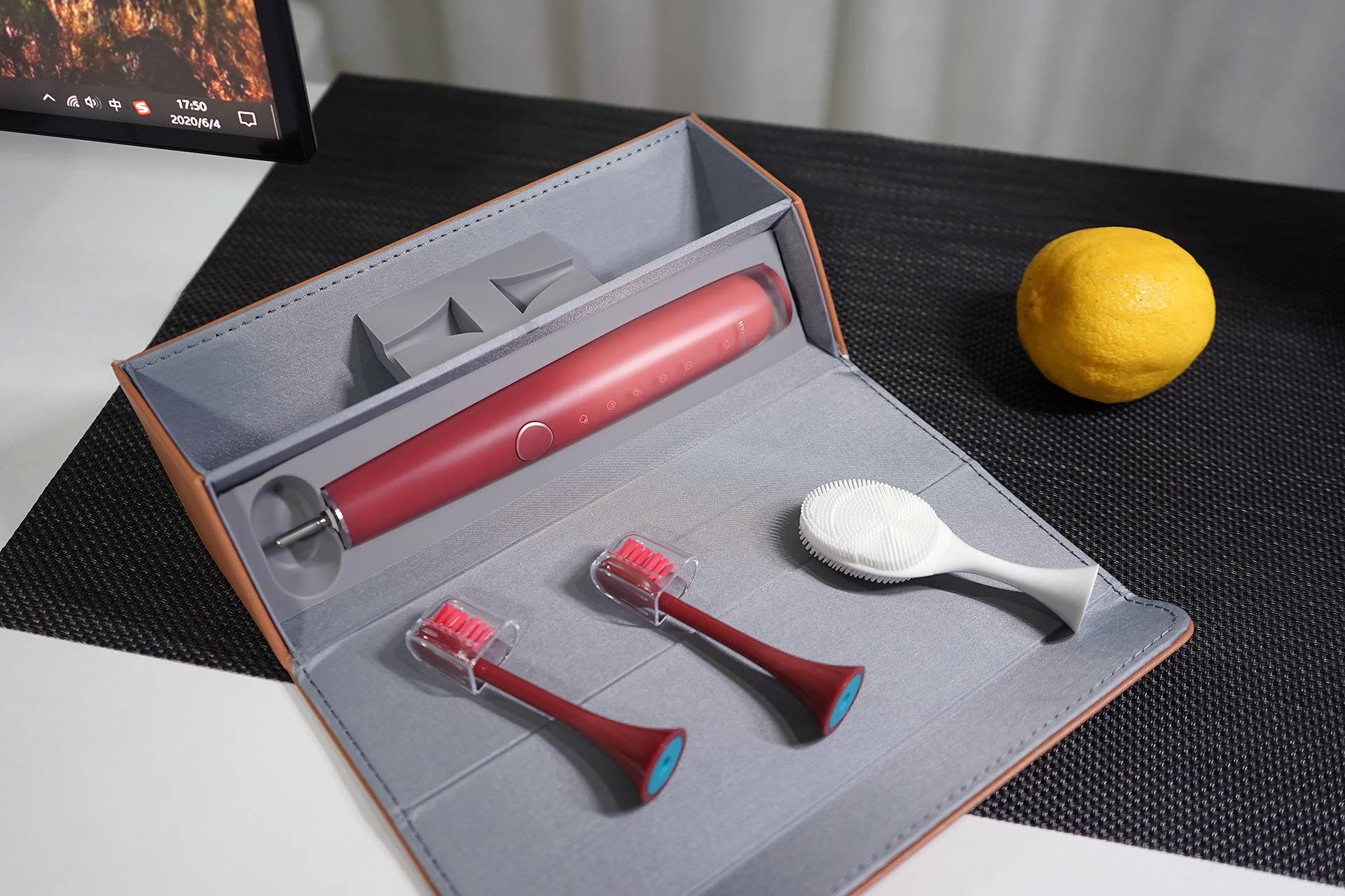 牙齿更干净健康，脸蛋也要美美的！罗曼藏不住的“小心机”