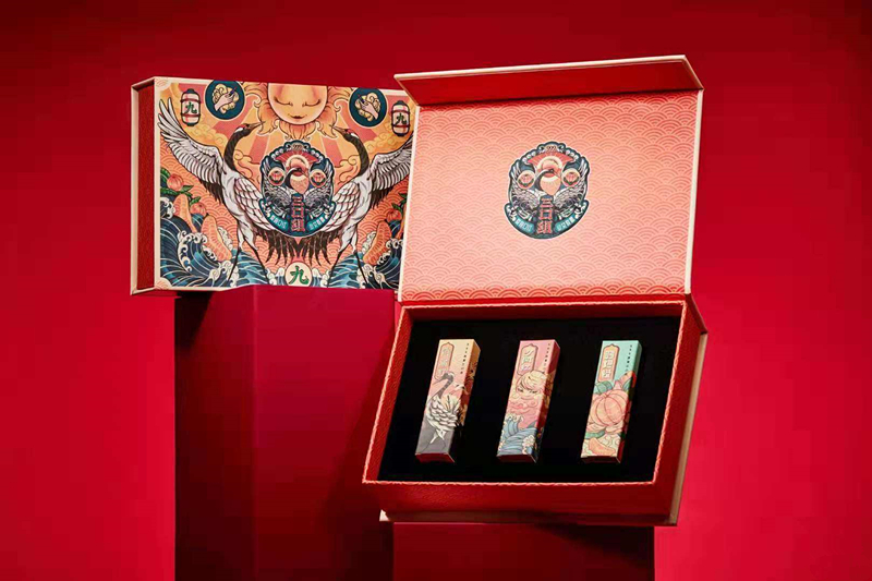 皮炎平999出新品，三色系列口红，治嘴痒？