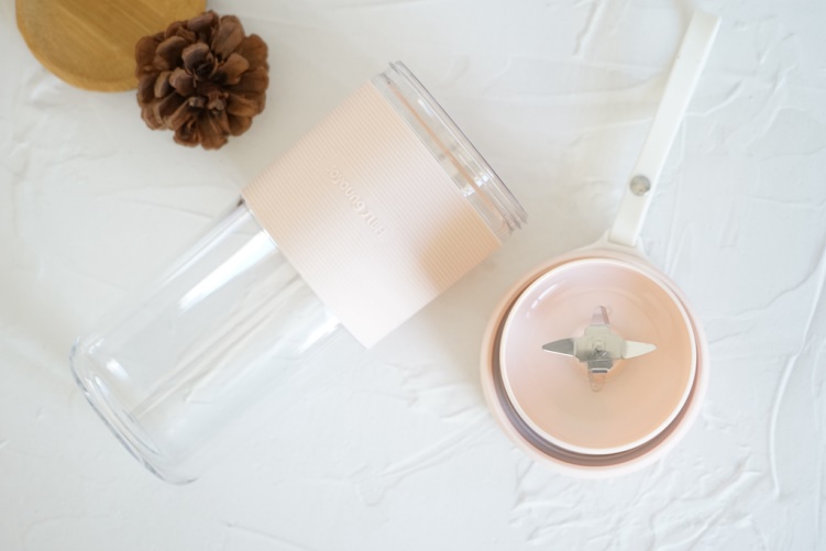 能随身携带的鲜榨果汁机，仅售百元，40秒完成一杯鲜榨果汁