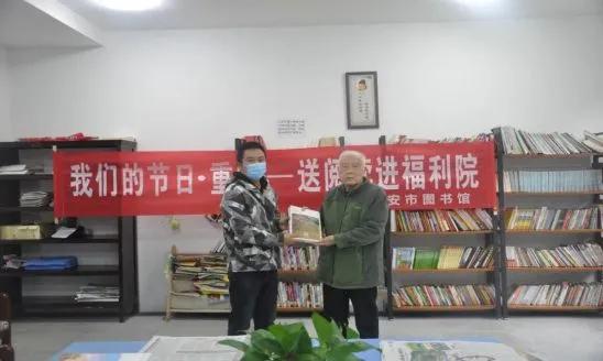 听说图书管理员很轻松？看这位“90后”现身说法