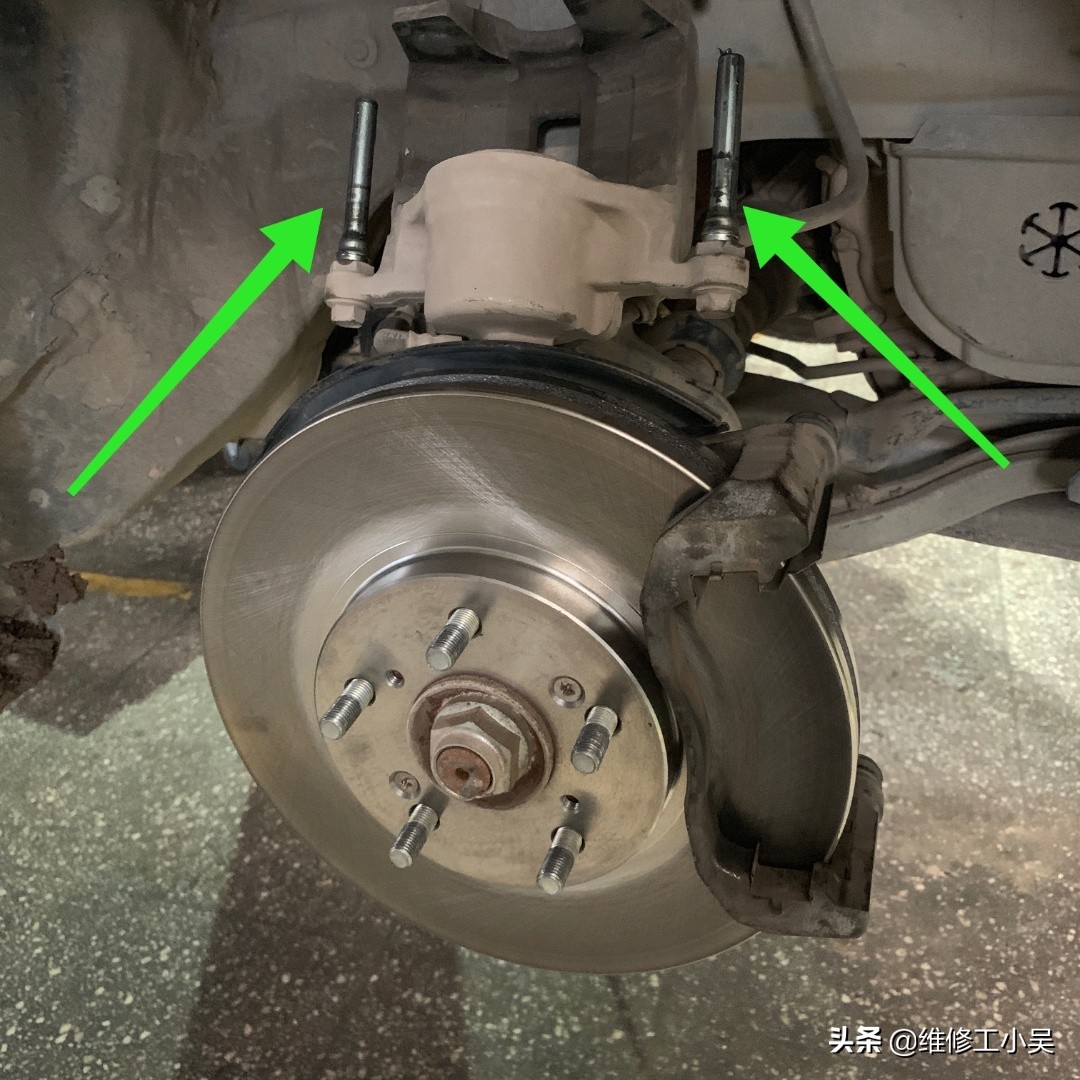 看着要换的一堆新配件，本田车主抱怨：修车基本就是换配件了