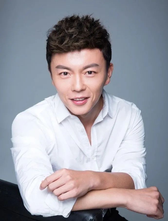 一代童星没落史:李连杰接班人谢苗翻红艰难,悄悄娶回仙3圣姑