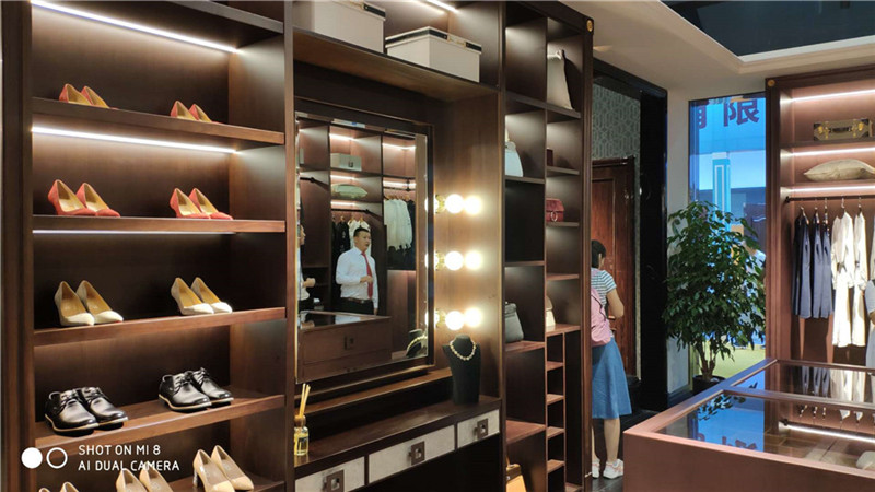 定制衣柜门款式和门把手,定制衣柜门的款式