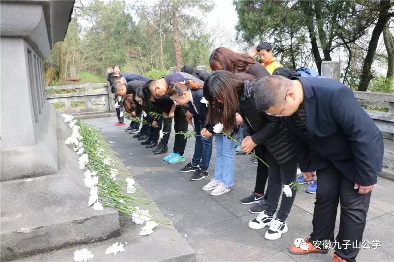 雨花台烈士陵园扫墓活动,祭扫烈士纪念碑团日活动