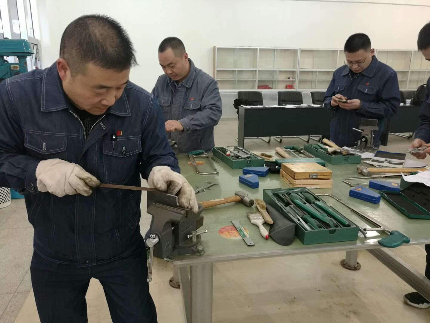 成都考电工证的万用表怎么用,考电工证怎么讲解万用表