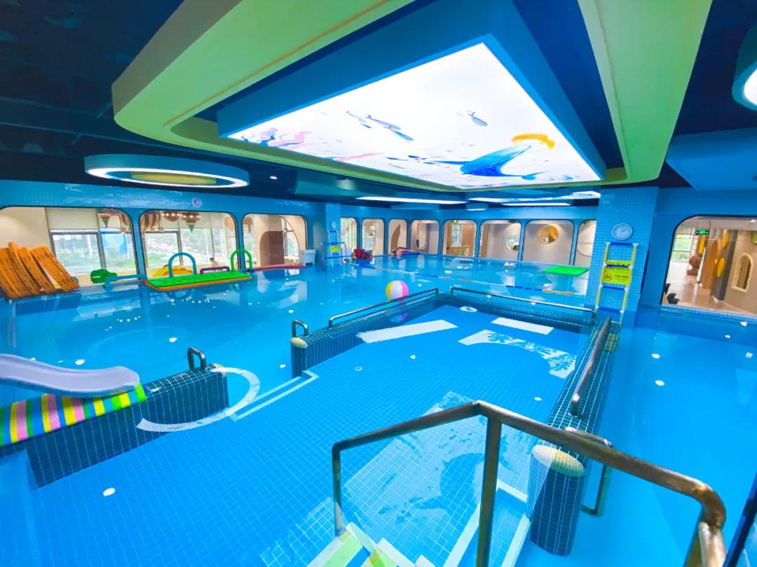 和娃一起学游泳,这家亲子游泳馆真的适合遛娃