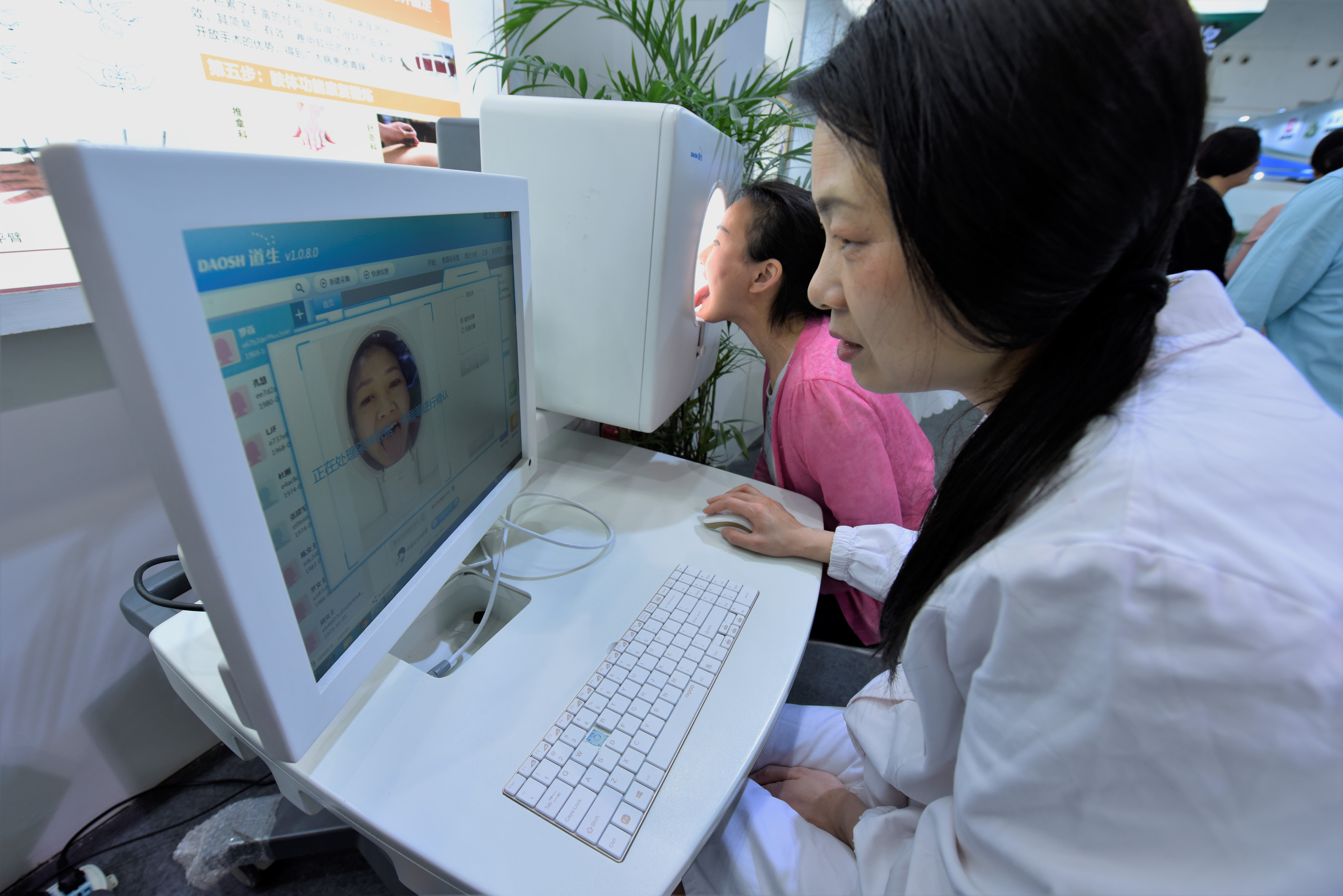 应将中医健康理念融入百姓生活,中医健康生活方式宣传资料