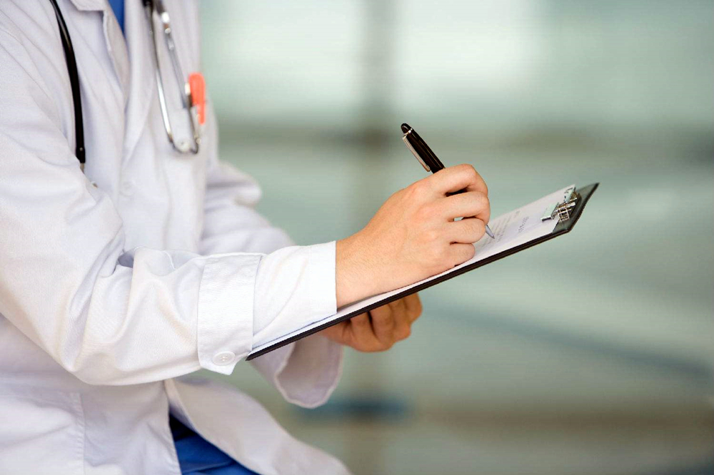 皮肤莫名其妙出现划伤流血怎么办,生活中被划伤了伤口怎么处理