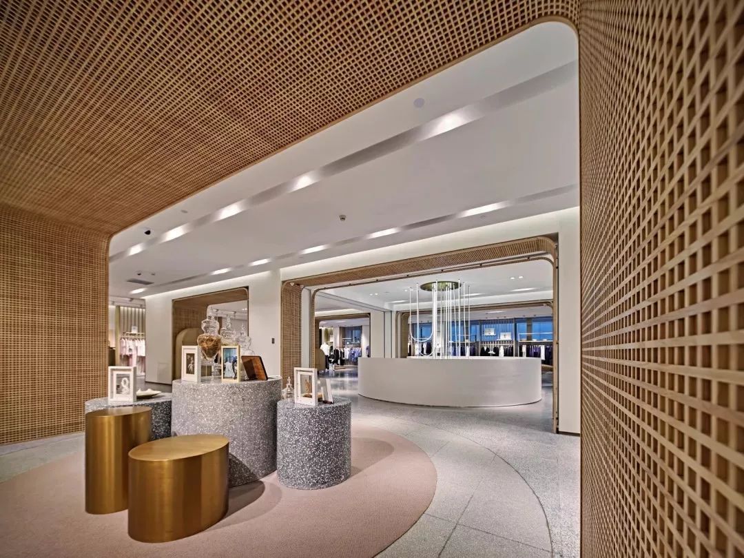 雅戈尔服装业务现状,雅戈尔服饰历年营业额