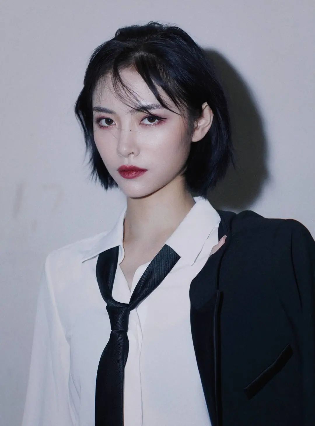 jennie甜酷风穿搭,jennie新造型lisa同款穿搭