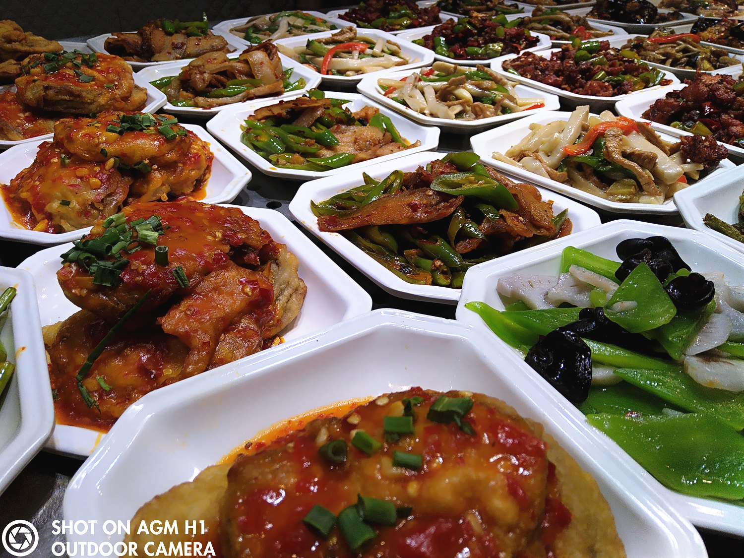 AGMH1手机:不怕摔,不怕水,能待机20天,父母最爱?