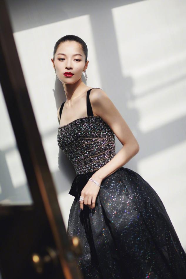 女人的身材有什么特征,女人标准衣架型身材