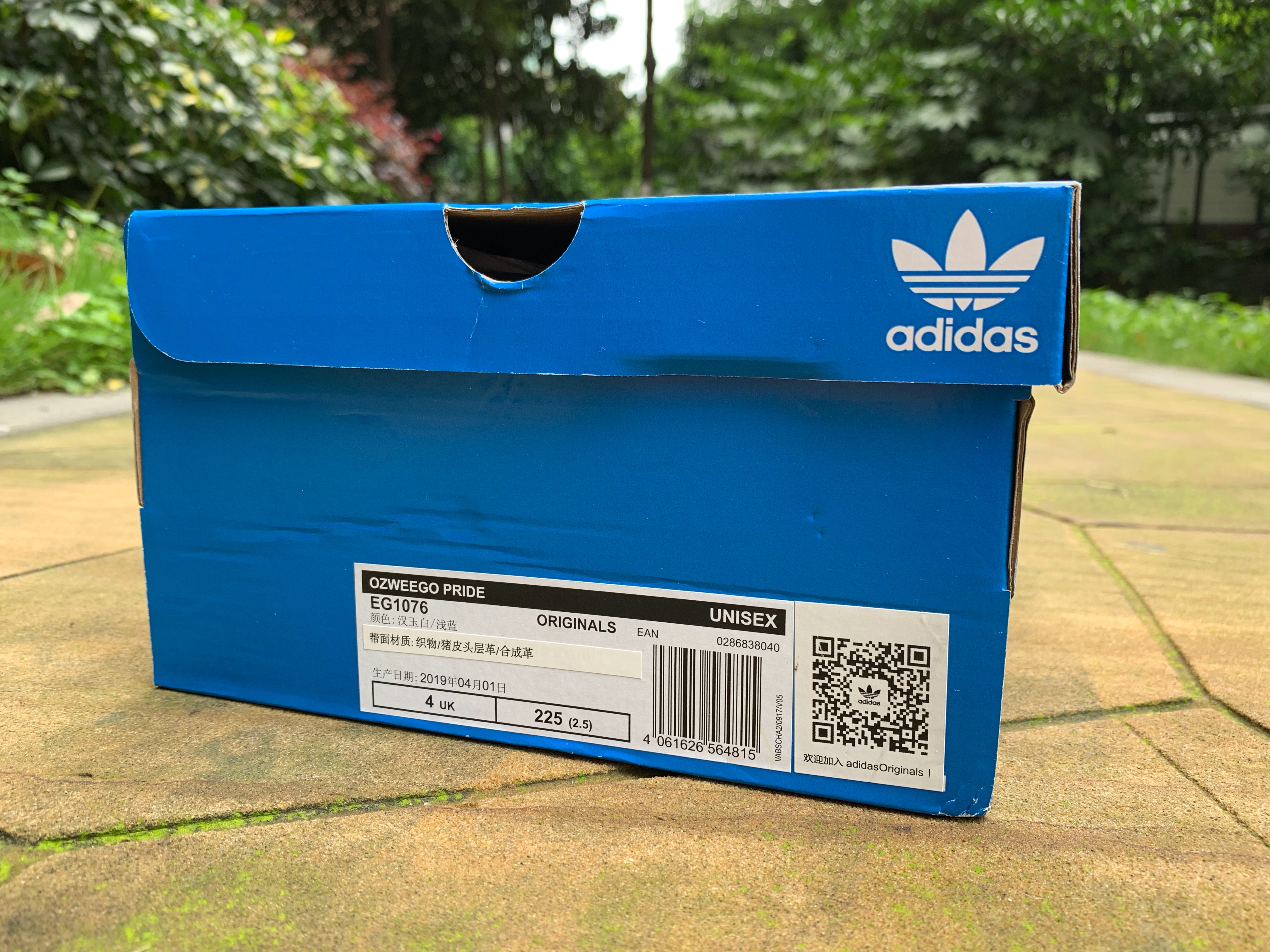 adidas三叶草新款 (三叶草ozweego缺点)